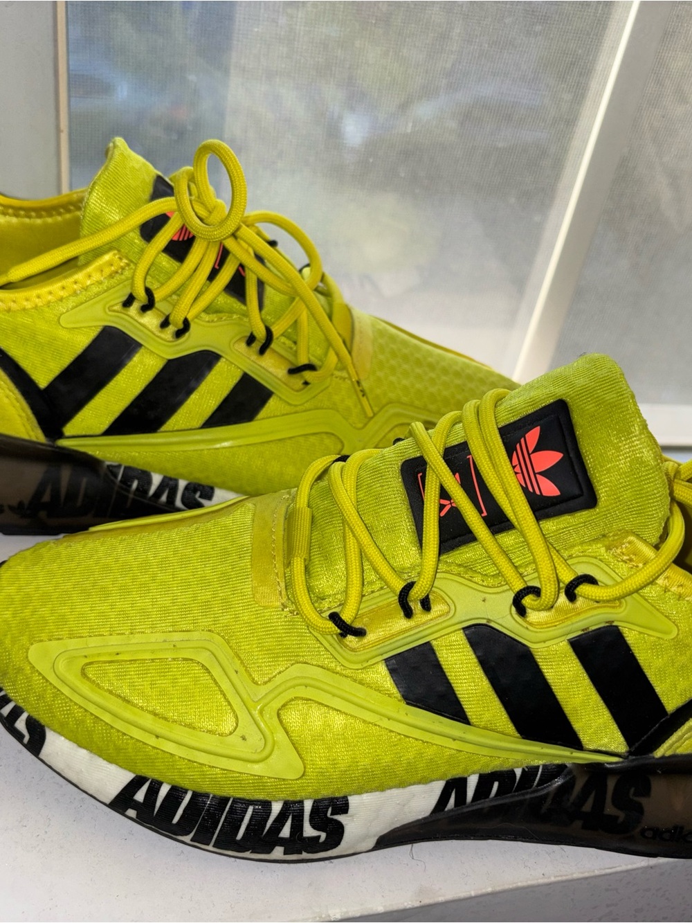 adidas ZX 2K Boost J "Bold Logo Graphic - Acid Yellow